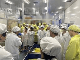 说明: E:\产业公司\230515智能制造专业走进企业\照片\4.jpg